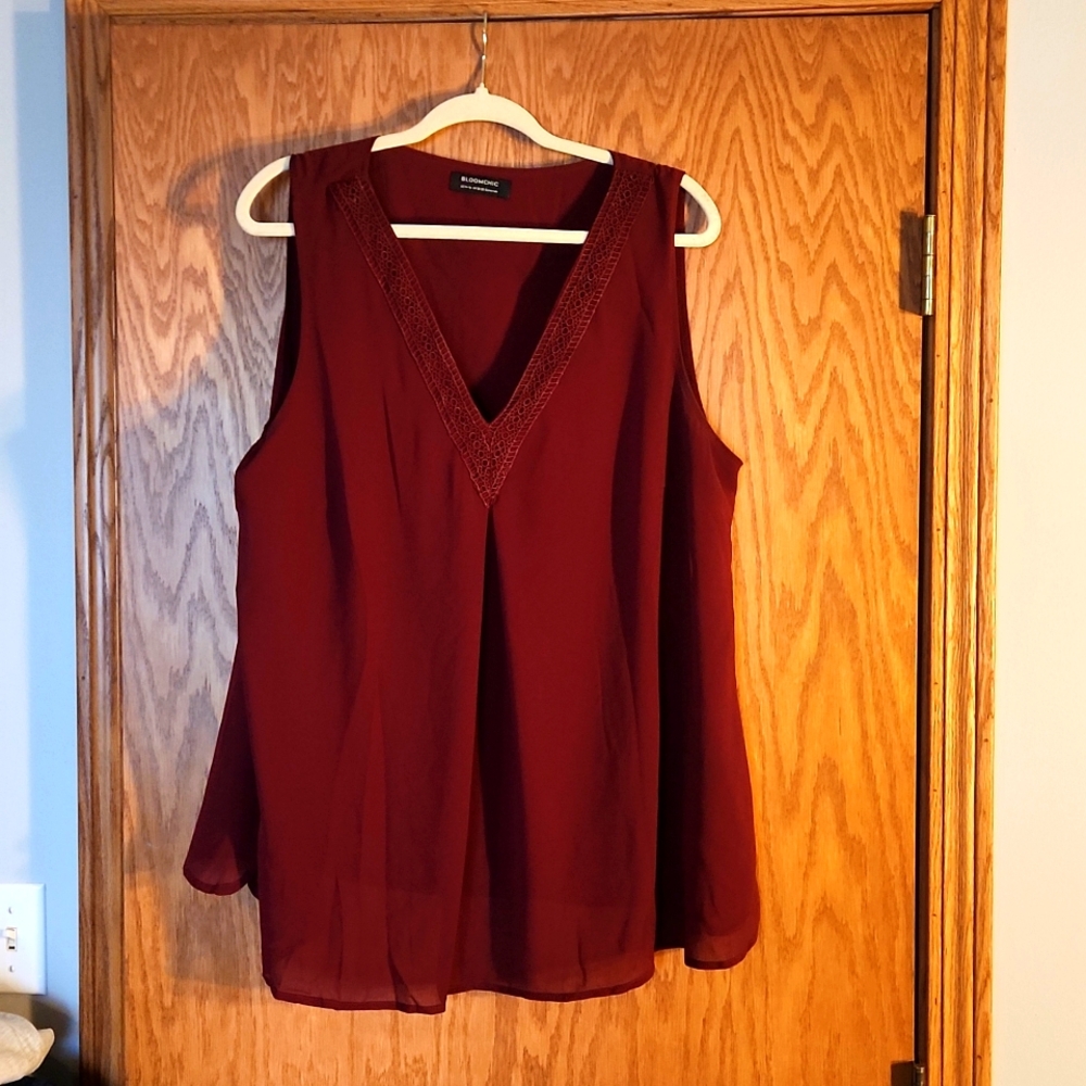 Bloomchic sleeveless top, worn once in like new condition size 18/20 burgundy